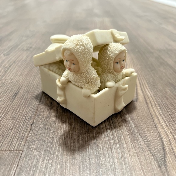 Retired 1987 Dept. 56 Snowbabies: Winter Surprise Vtg Porcelain Figurine no box - Picture 1 of 6